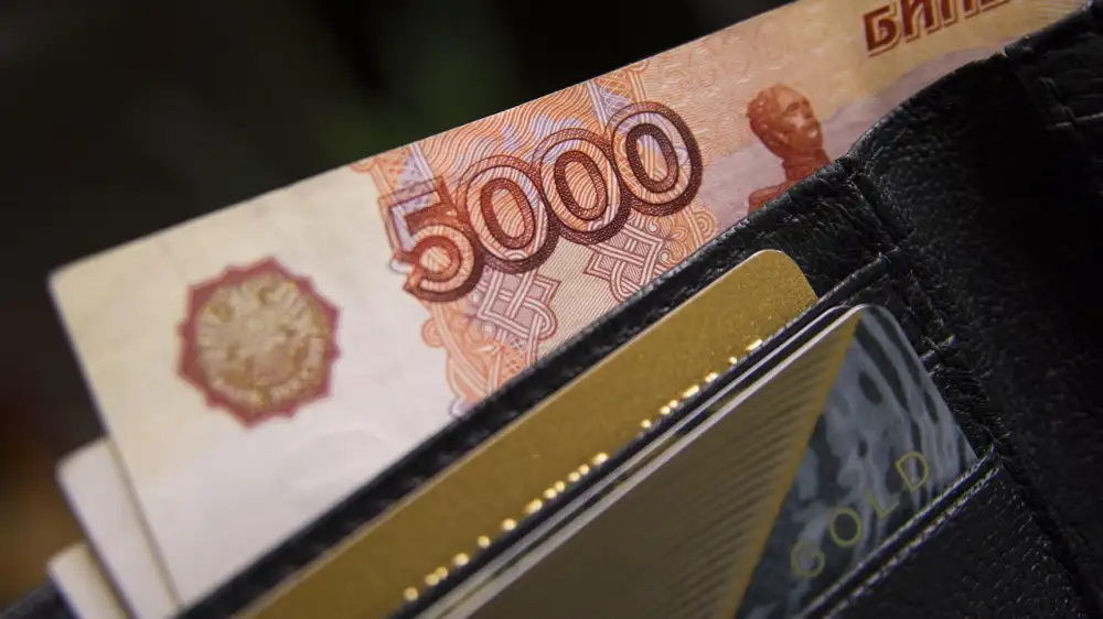 Platnost Bankovek 5000 S Úzkým Proužkem